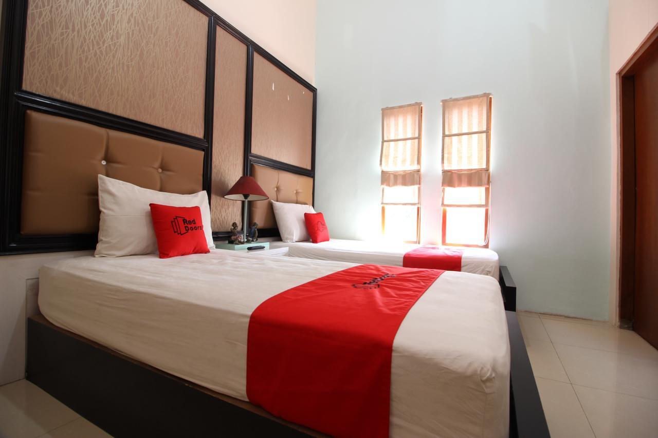 Reddoorz Plus Near Tugu Jogja 2 Yogyakarta Exterior foto