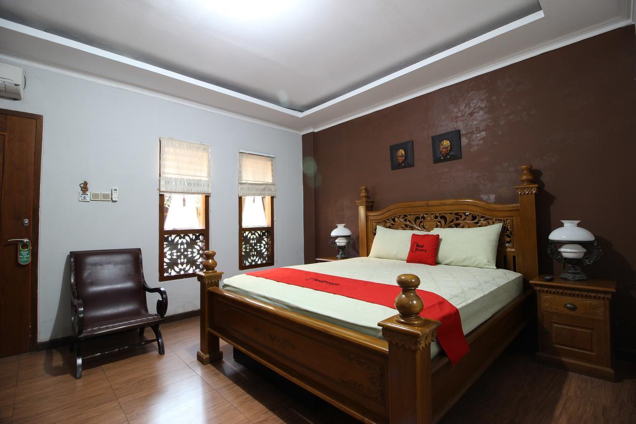Reddoorz Plus Near Tugu Jogja 2 Yogyakarta Exterior foto